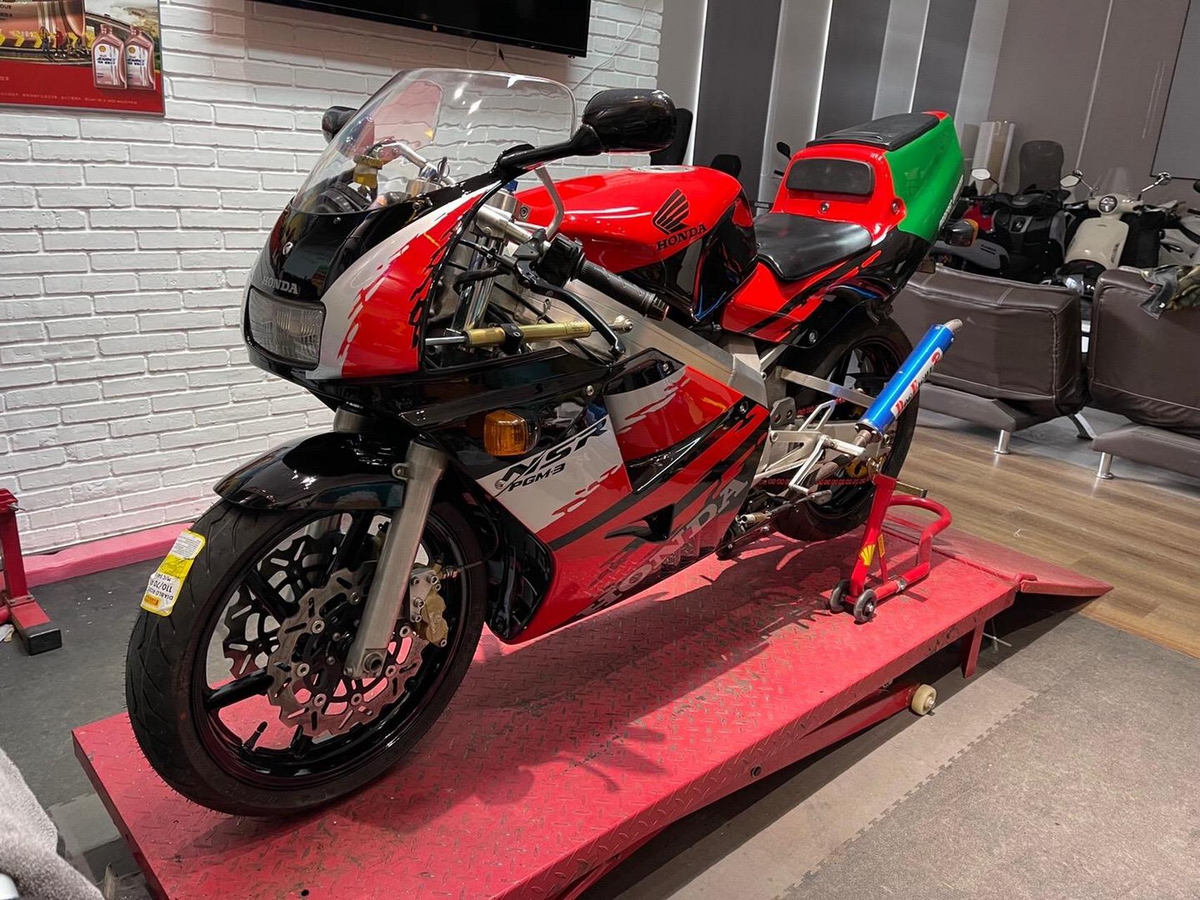 一台非常精致的本田nsr250干离3仔.