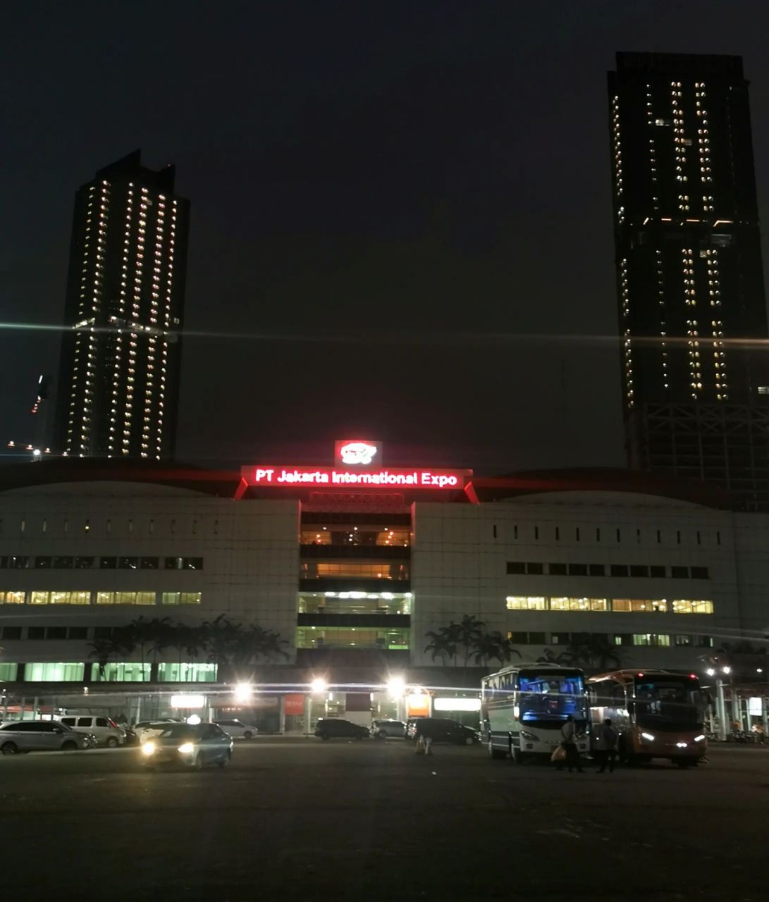 雅加达国际会展中心 浙江的出口产品展销会现场,人潮汹涌