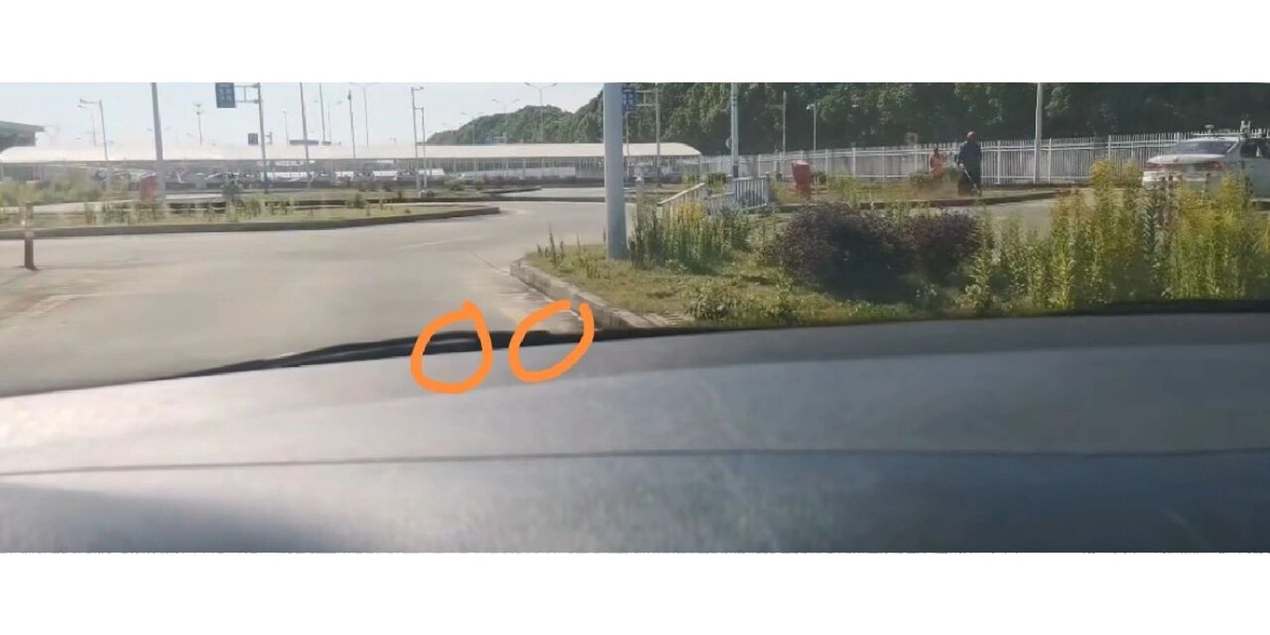 家人们雨刮器最高点看哪个呀?