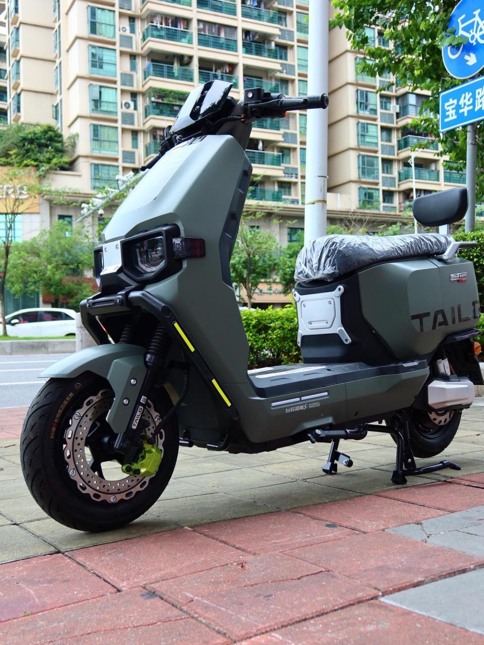 台铃新品:超能s-苍穹eb(电自版本)  全车搭配前后双碟双培制动:大盘反