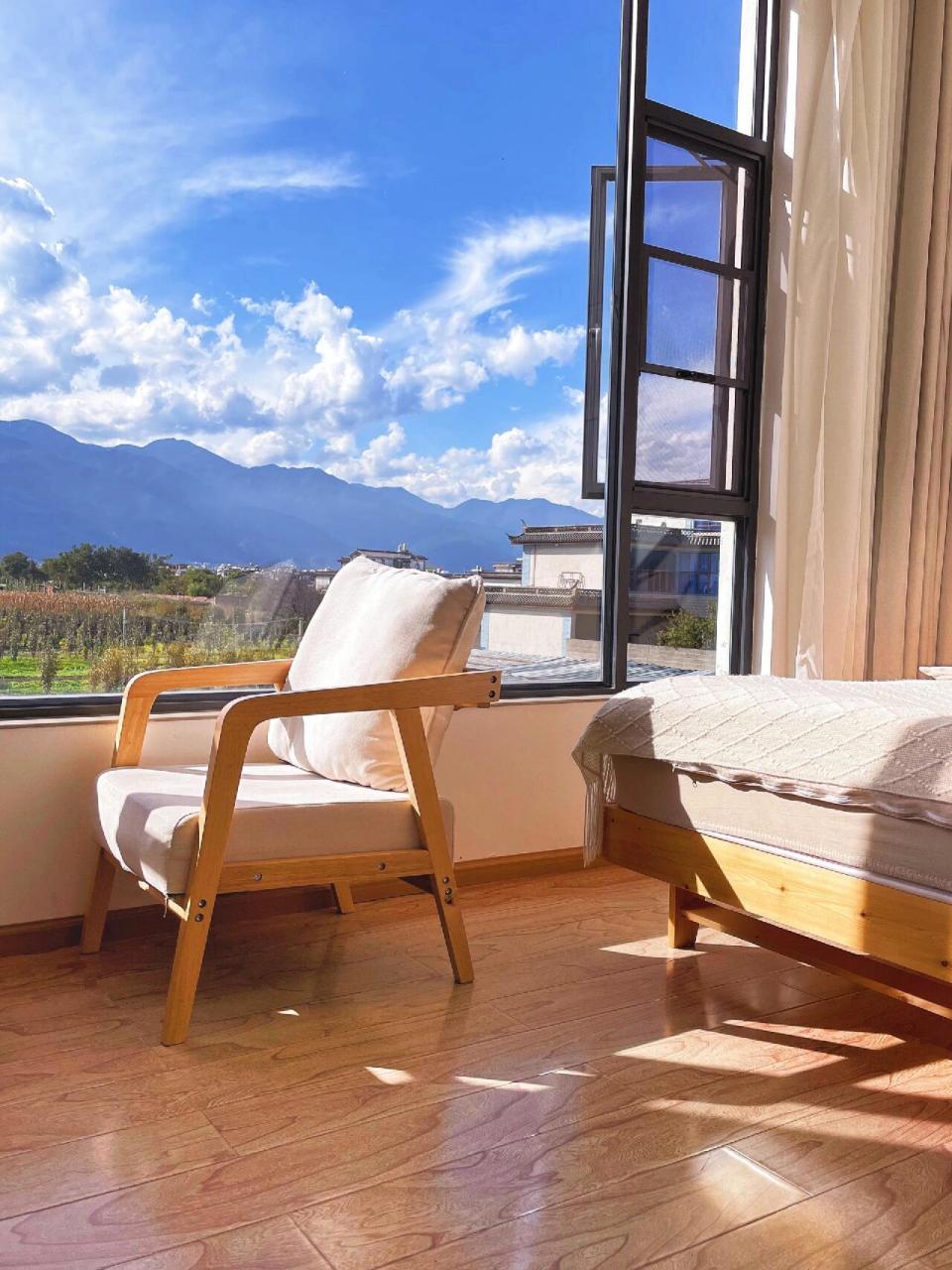 带娃来大理|洱海边50米包餐民宿～一线苍山景 92:位于大理才村,步行
