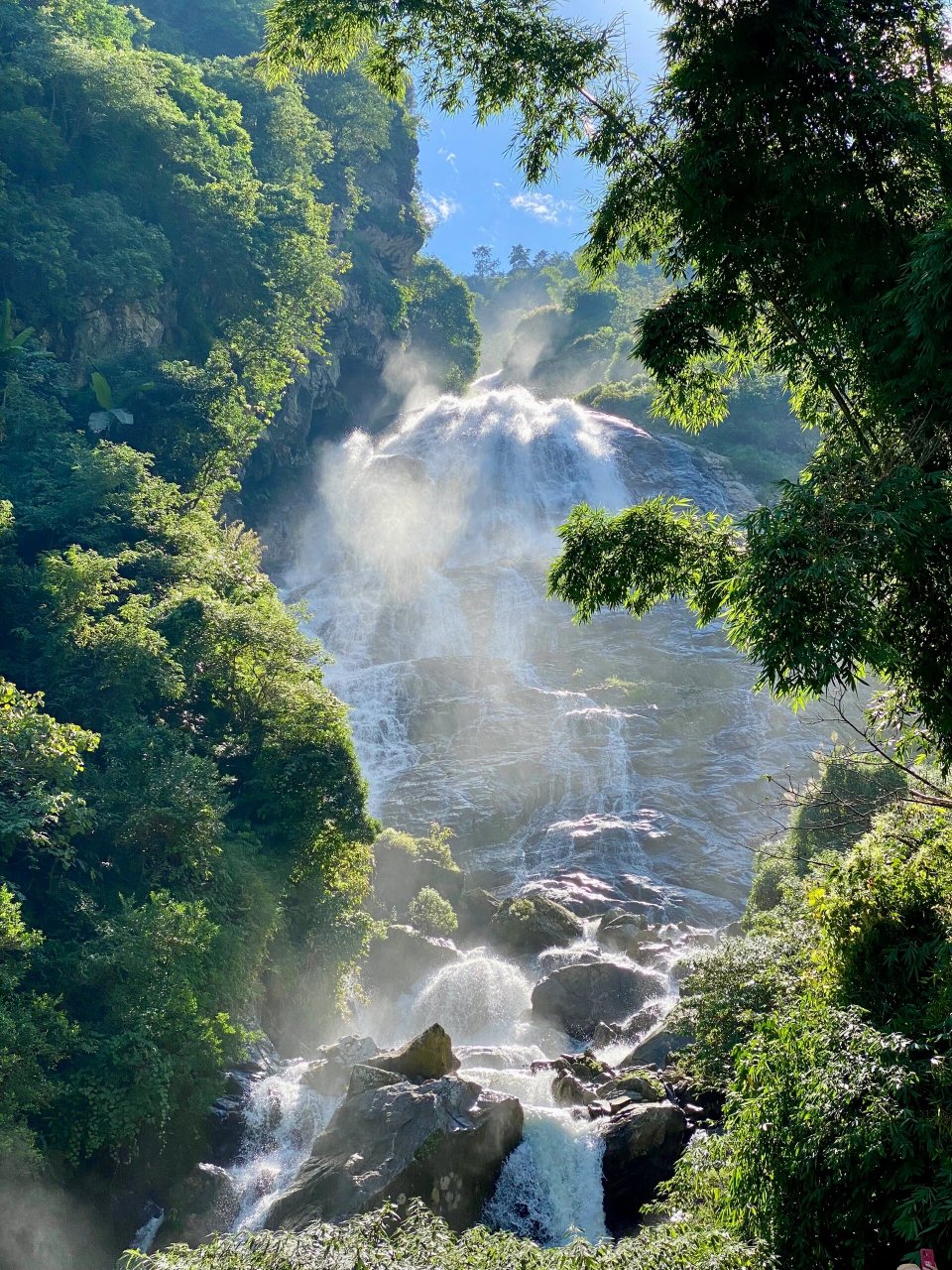南恩瀑布,哀牢山秘境徒步第一站 喜欢徒步的小伙伴冲鸭!