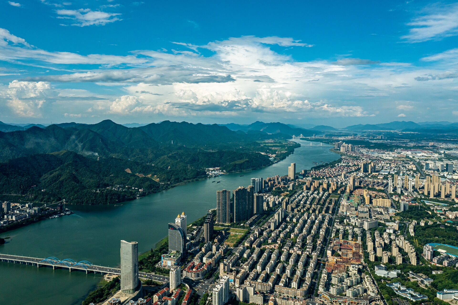 浙江桐庐·沿富春江 上周桐庐周边游富春江随拍 海边人领略南方内陆