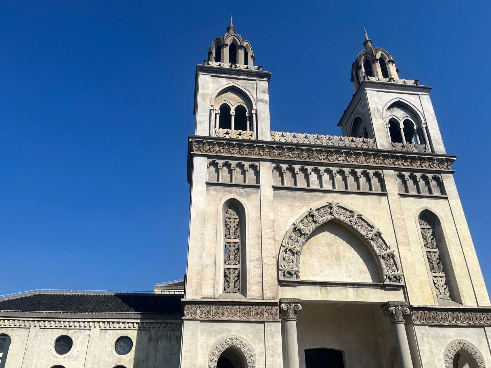 嘉兴秋日游玩推荐 天主教圣母显灵堂,简称圣母堂,这是中国天主教最大