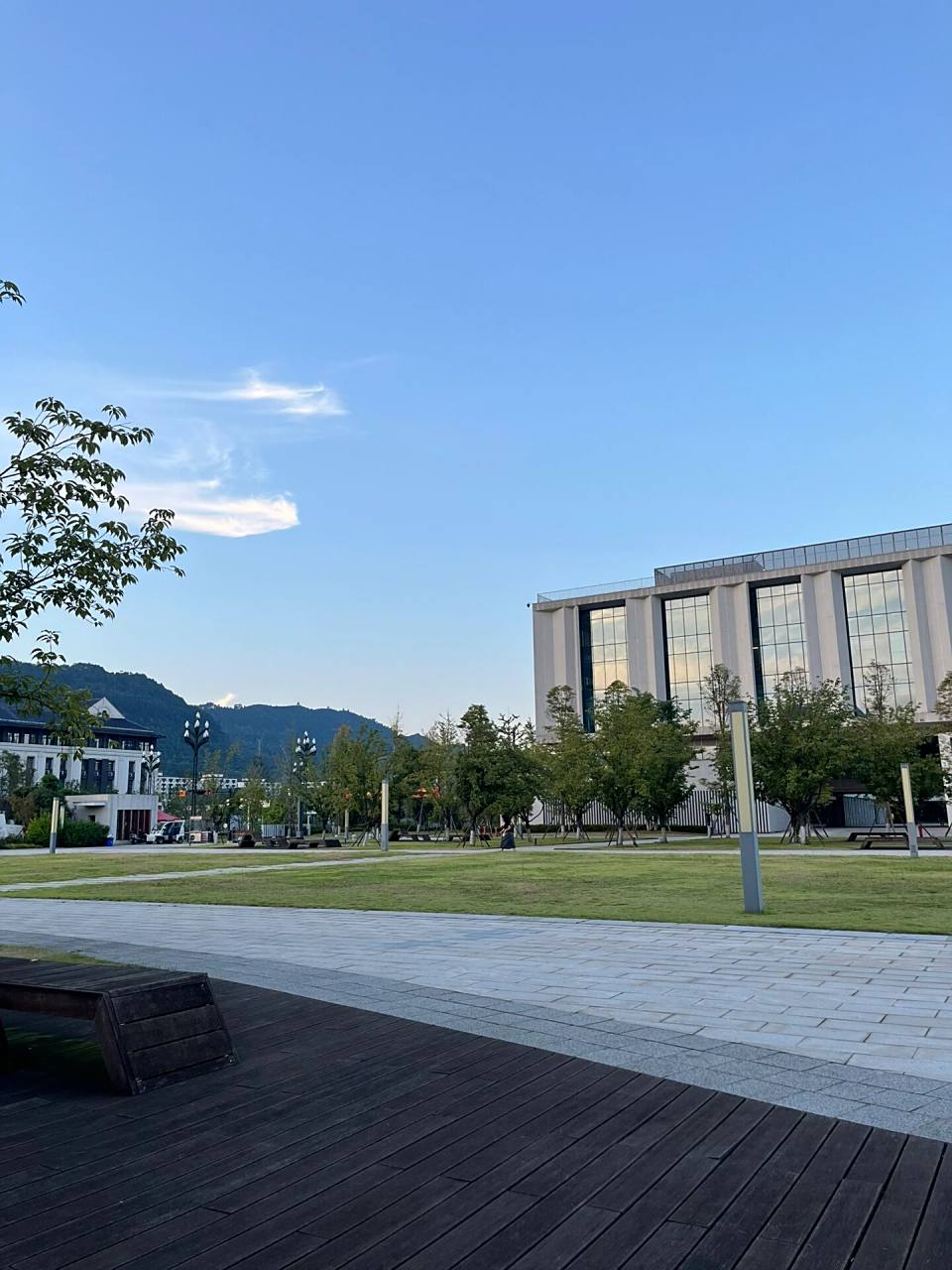 川外成都学院宜宾校区 美美哒 别啥都问,我也没开校园网,我不是客服