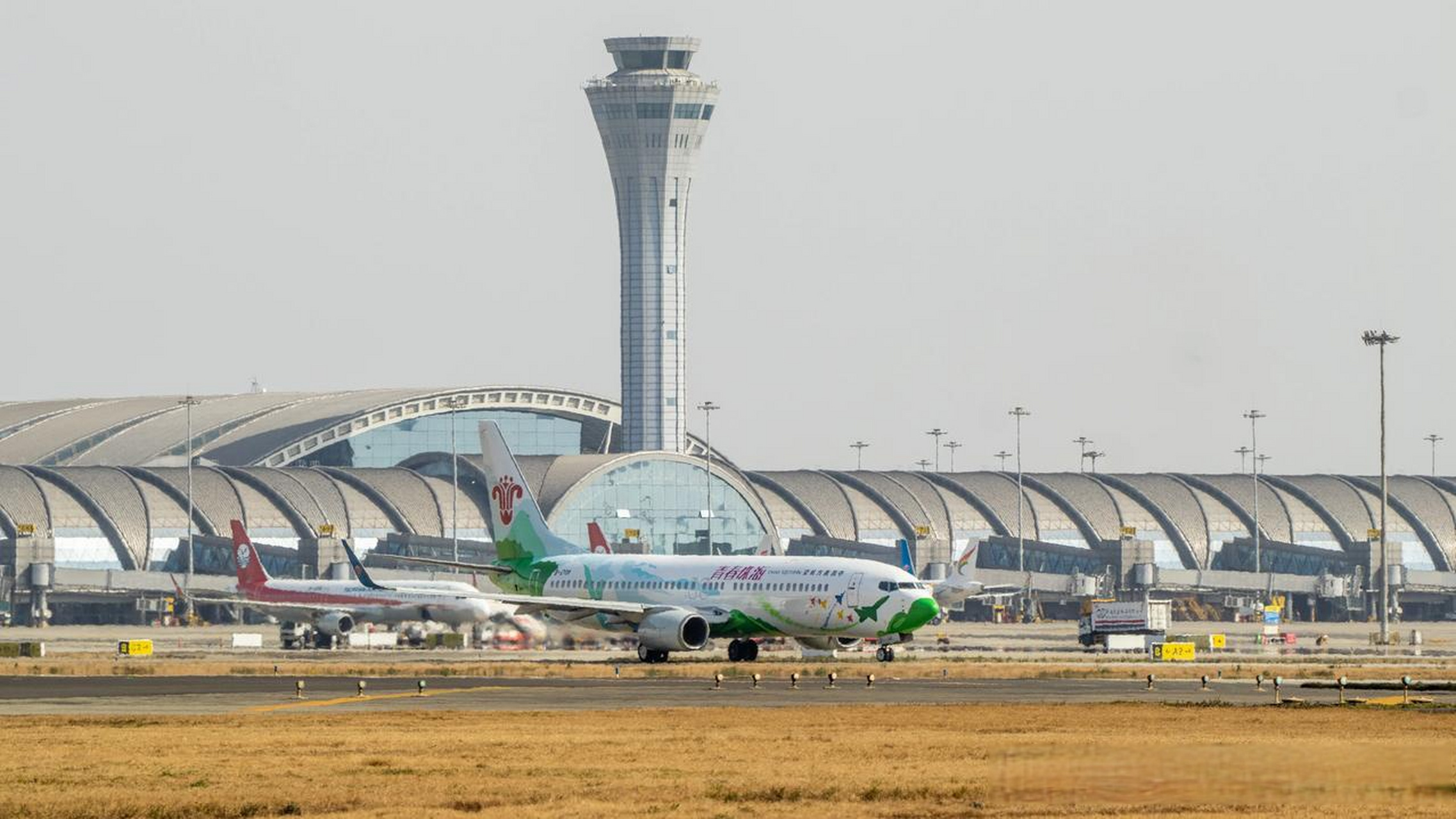 中国南方航空波音737-800,青春珠海号彩绘客机,编号b-1700.