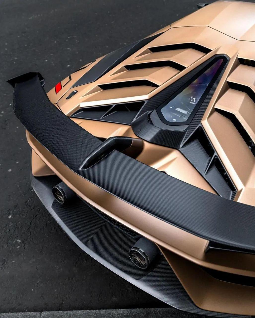 兰博基尼aventador svj作为兰博基尼的顶级赛道版限量车型,全球限量