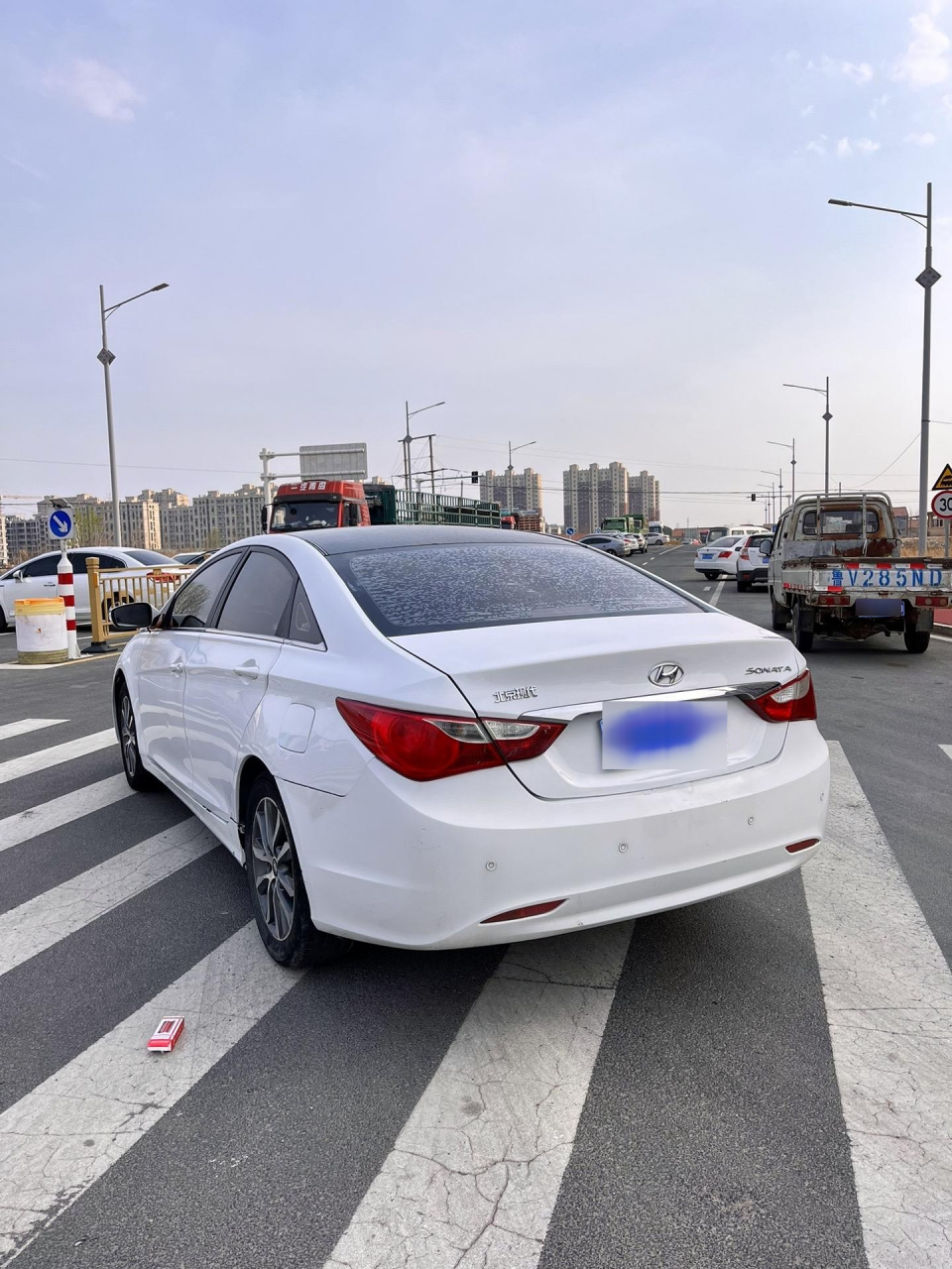 近14现代索纳塔八代最好看的流线型轿车,好看的白色,自动挡,开着新车