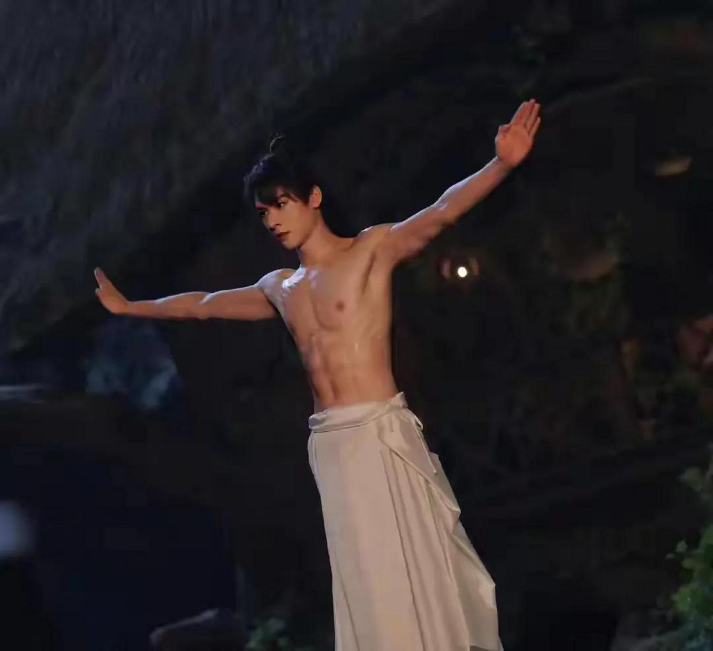 《狐妖小红娘月红篇》龚俊大秀腹肌,粉丝疯狂了,大饱眼福!