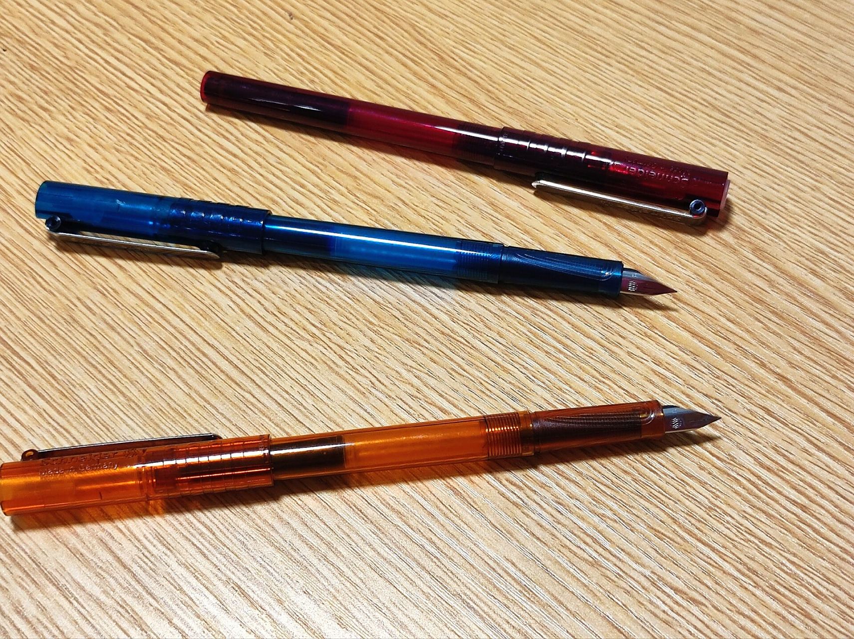 钢笔新生可以选择从这支钢笔入手 记忆里的第一支钢笔是英雄,那时候