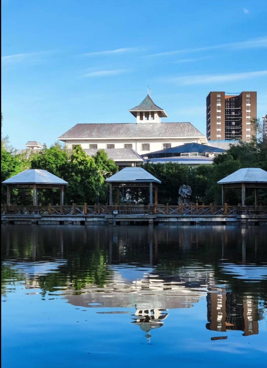 哈尔滨商业大学93|镜湖篇 采一抹朝阳 摘一缕晚霞 在朝晖夕境中 在