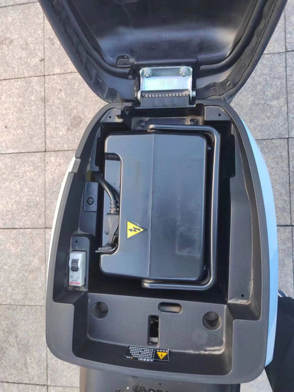 雅迪冠能dm6电动车,48v24a锂电池,续航65 雅迪冠能dm6电动自行车,48v