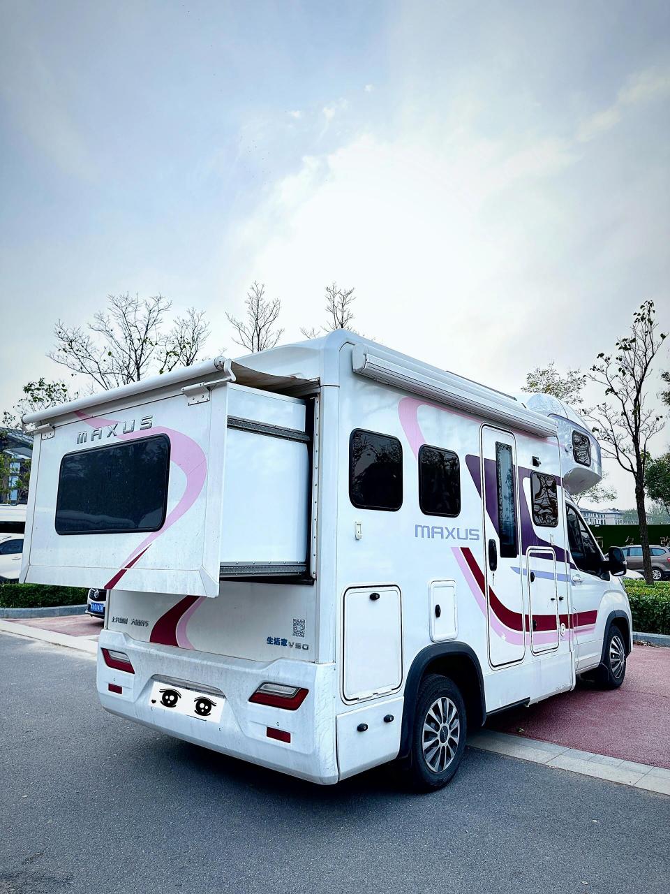 含泪05出房车… 这个是外观,无刮伤,水泡,事故 	 v90c型双拓房车,上