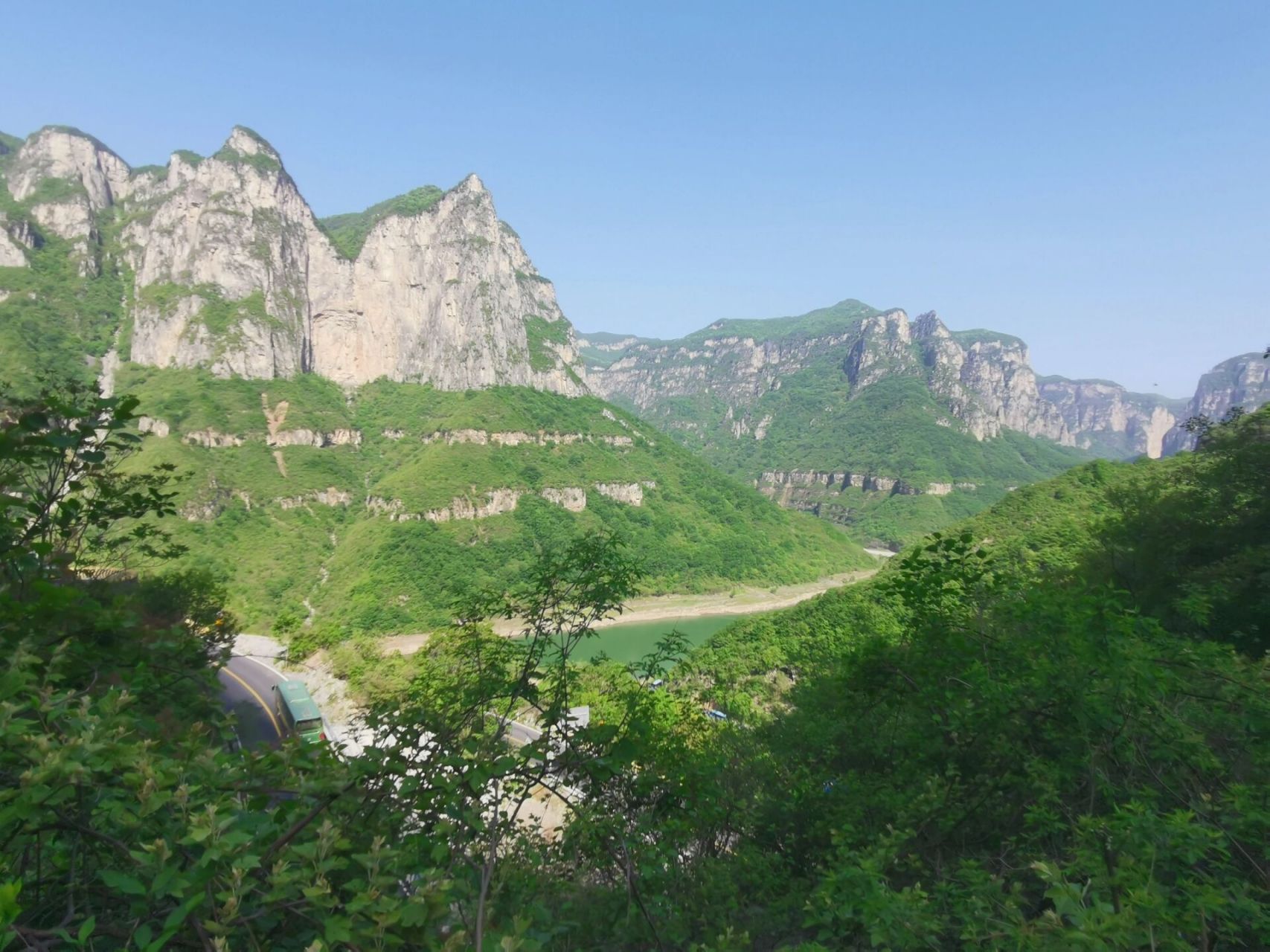 一斗水,翻过云台山       今天五一 自驾叠彩洞 进入云台山 看到的