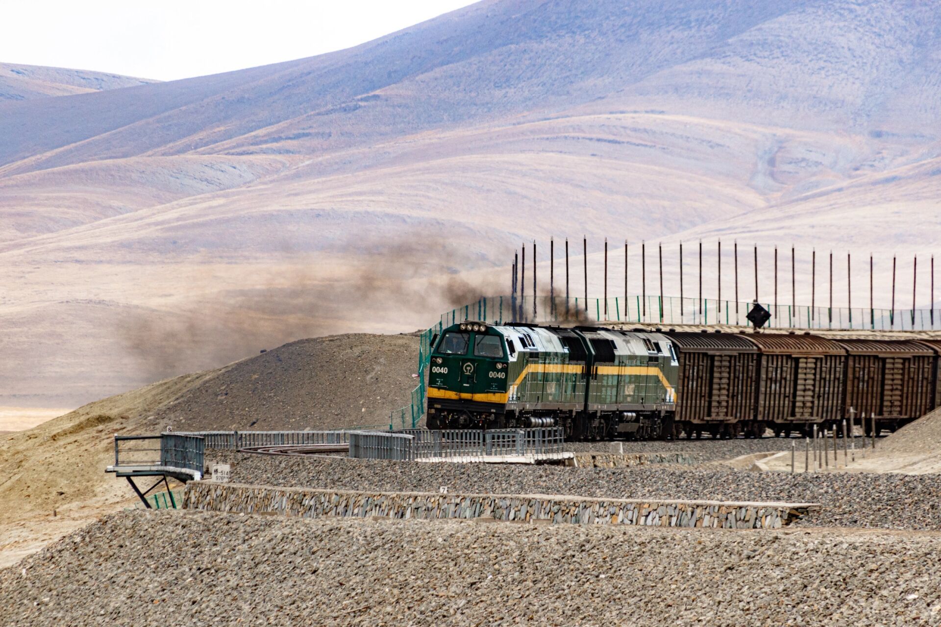 nj2型内燃机车 摄于2020.10 青藏线路上.