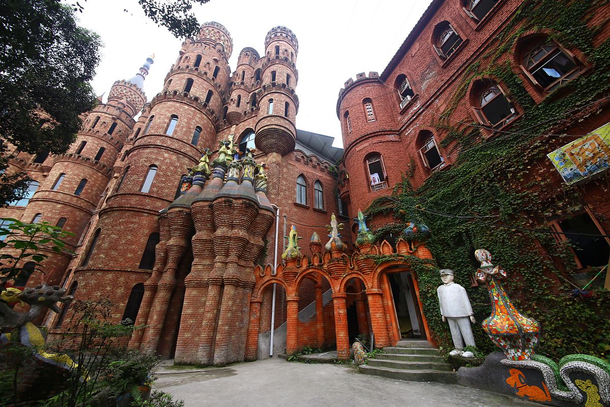 在九龙坡区的中梁山,藏着一个叫做"霸下意城堡"的神秘地方!