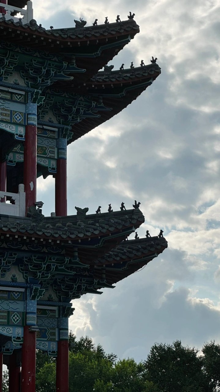 双鸭山 翠峰山 立秋爬爬山,这小松鼠也太胖乎了