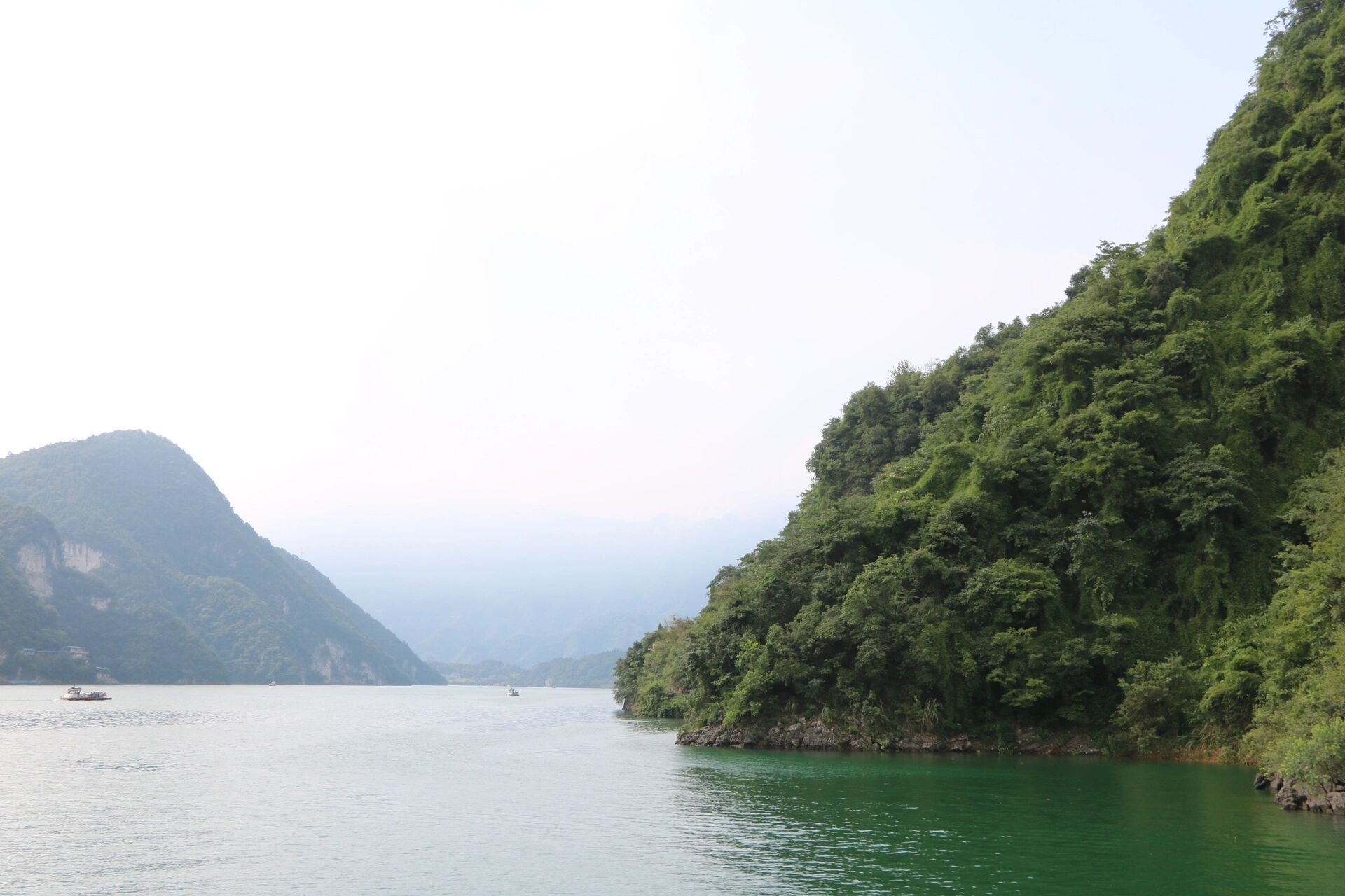 清江画廊是我认为游完体验挺不错的地方,尤其是在去了恩施大峡谷之后