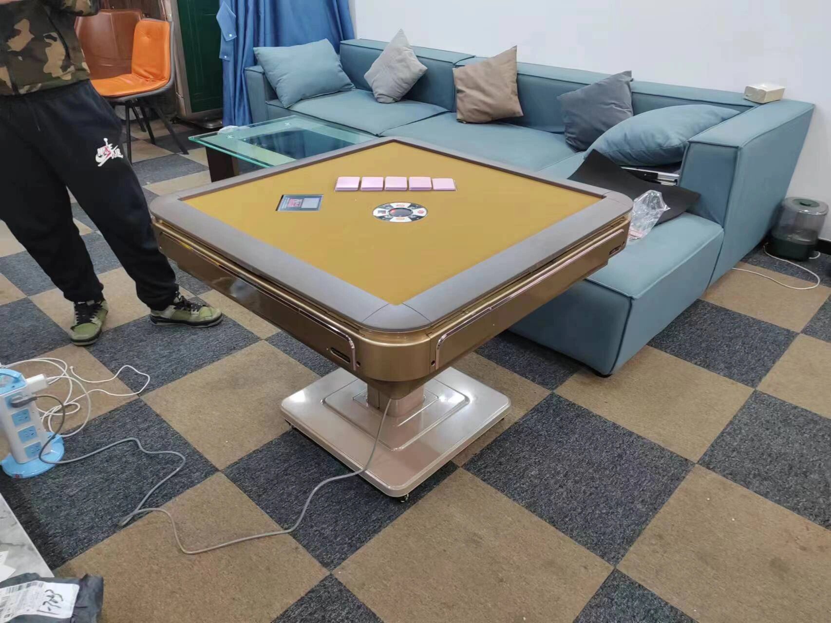 可以折叠的扑克机来喽,全自动发牌扑克机