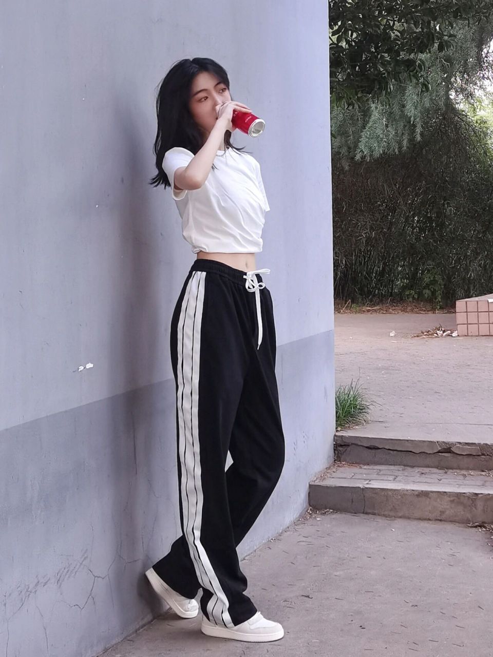 今天亲身体验了可乐洒到衣服上能不能洗掉 166这个裤子我真的喜欢死