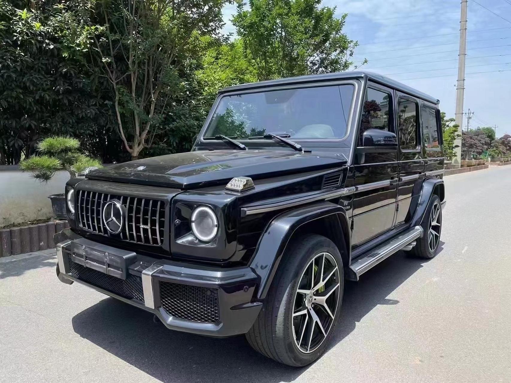 14年上牌奔驰-g63 加装21寸轮毂 前六后四大卡钳 锻造加大刹车盘 外黑