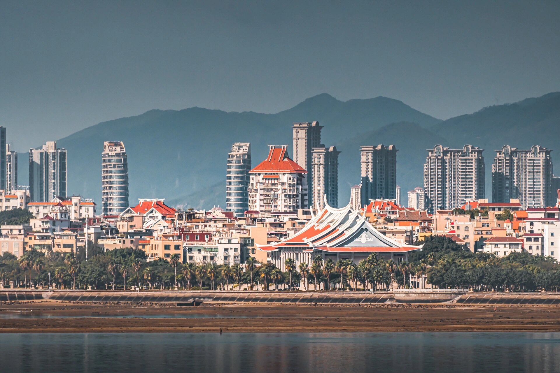 福建厦门集美学村——嘉庚建筑 闽南式的大屋顶与西洋屋身相结合的