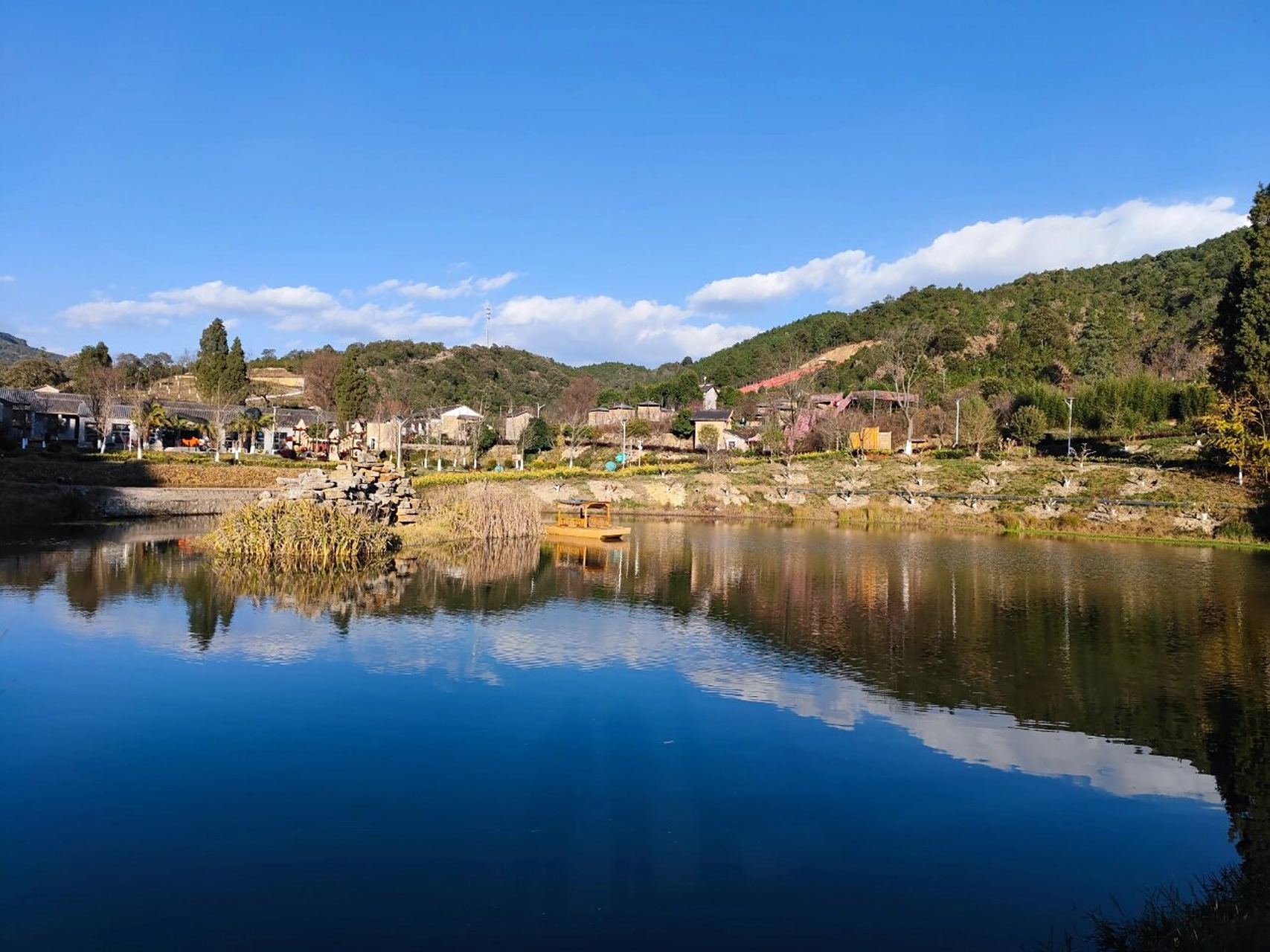 陆良三道沟 去的那天是大晴天,风景蛮好的,可以玩的项目有很多,尽量