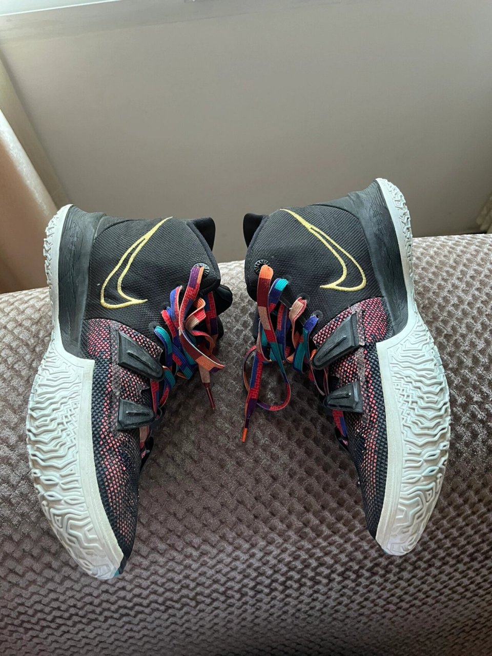 欧文7新年配色399出 鞋子没什么瑕疵,原盒配件齐全.95下单