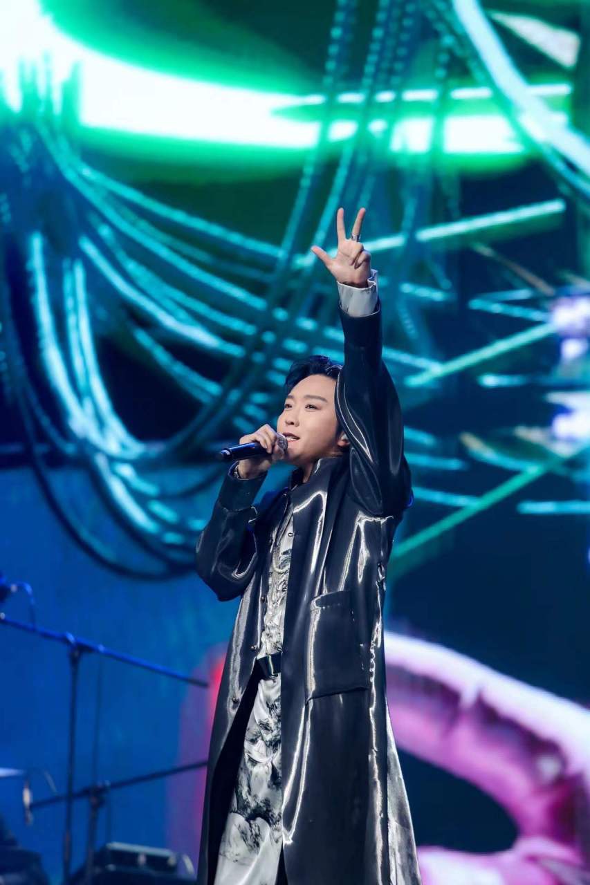 玉先生@李玉刚 和赛博朋克乐队@minig迷你机 澳门合体,现场版《东方