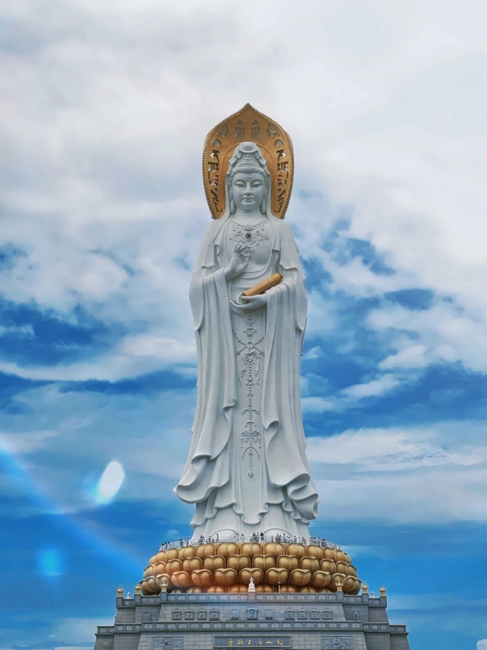 南海观音 观音 南海观音 长辈二十年前在三亚修建的南海观音,今日终得