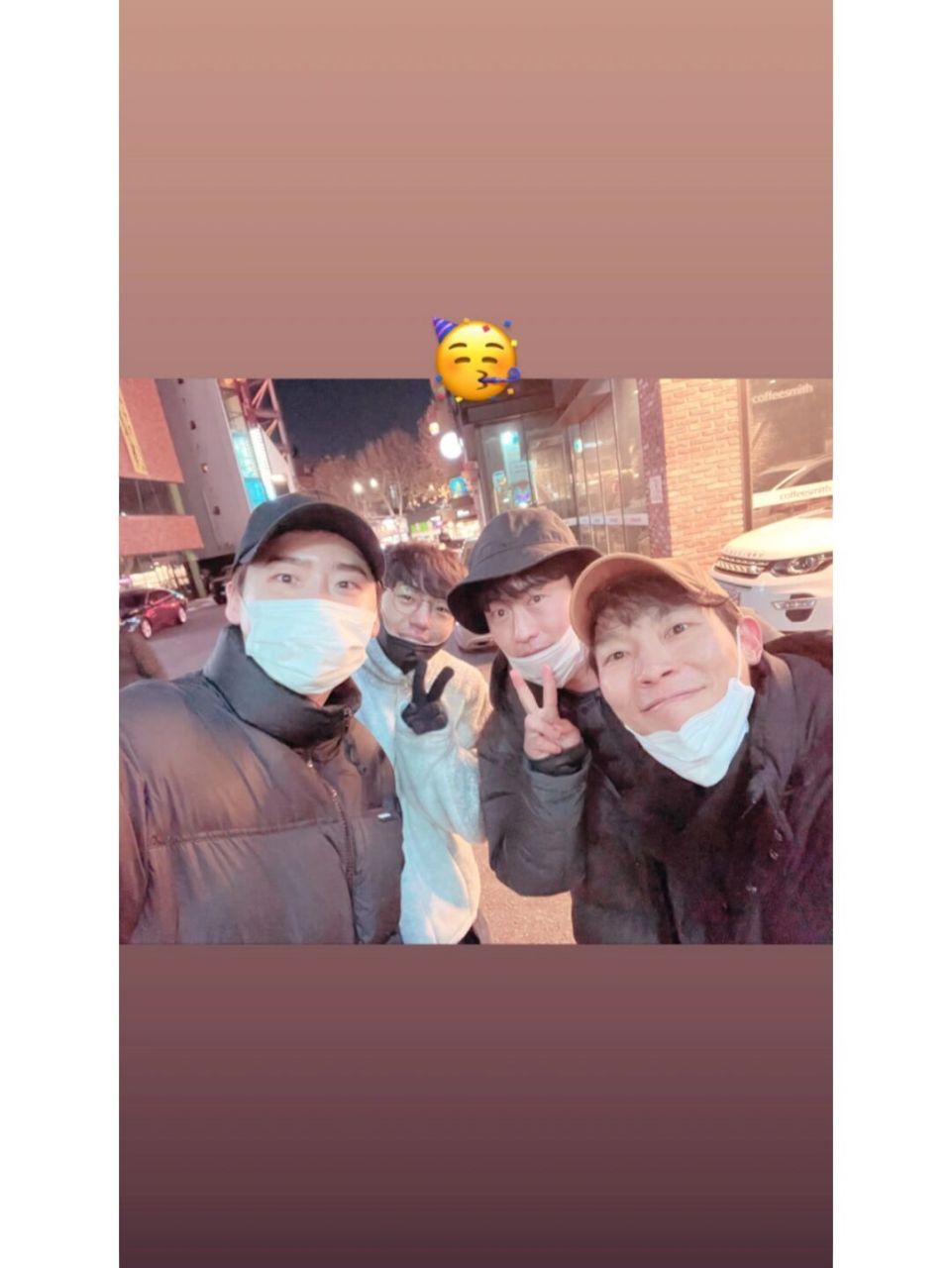 二硕更新ins快拍 和好朋友的合照70 #李钟硕ins动态更新# #合照