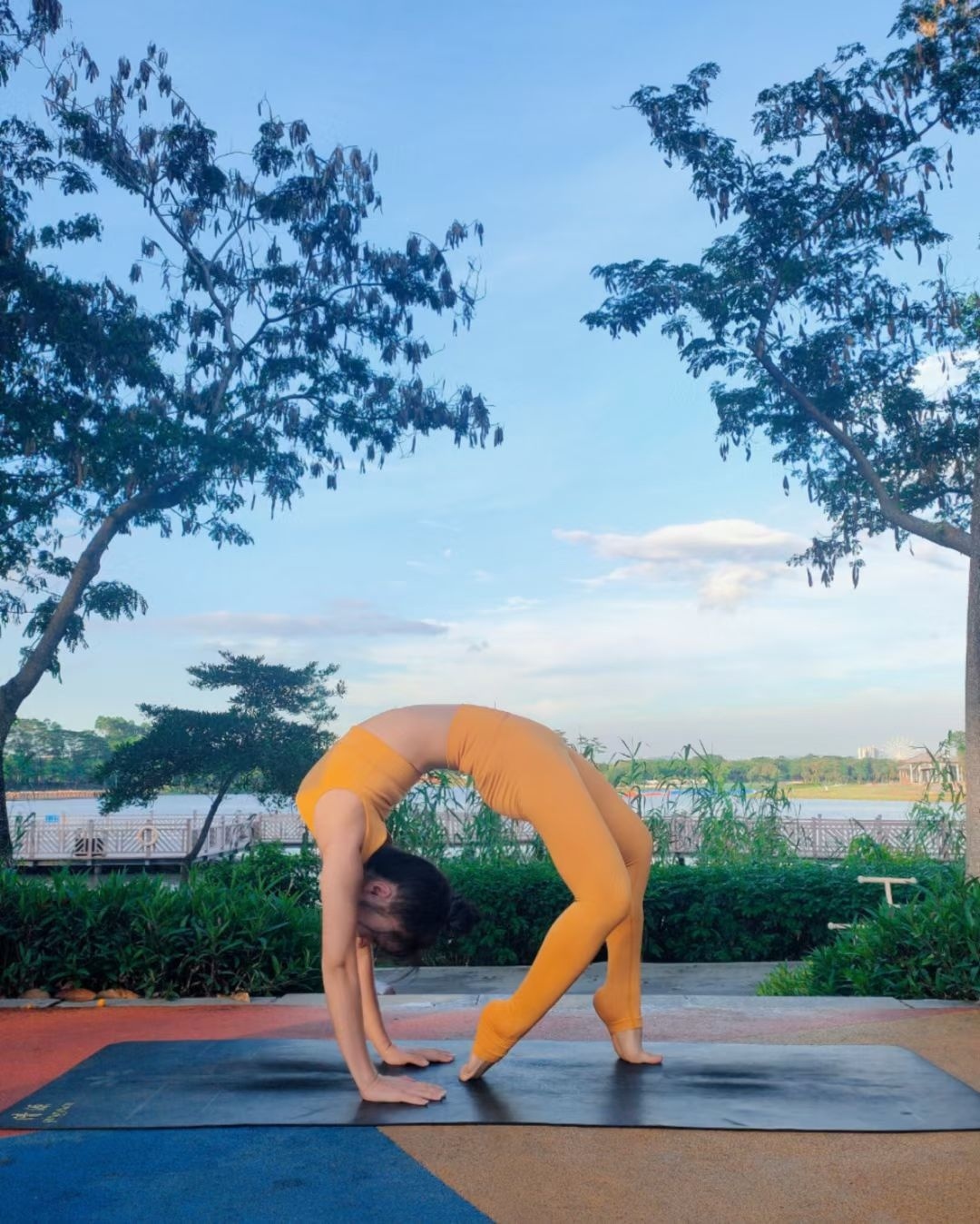 解锁瑜伽后湾体式 健身励志 朋友圈高级文案 1.见人不如健身 2.