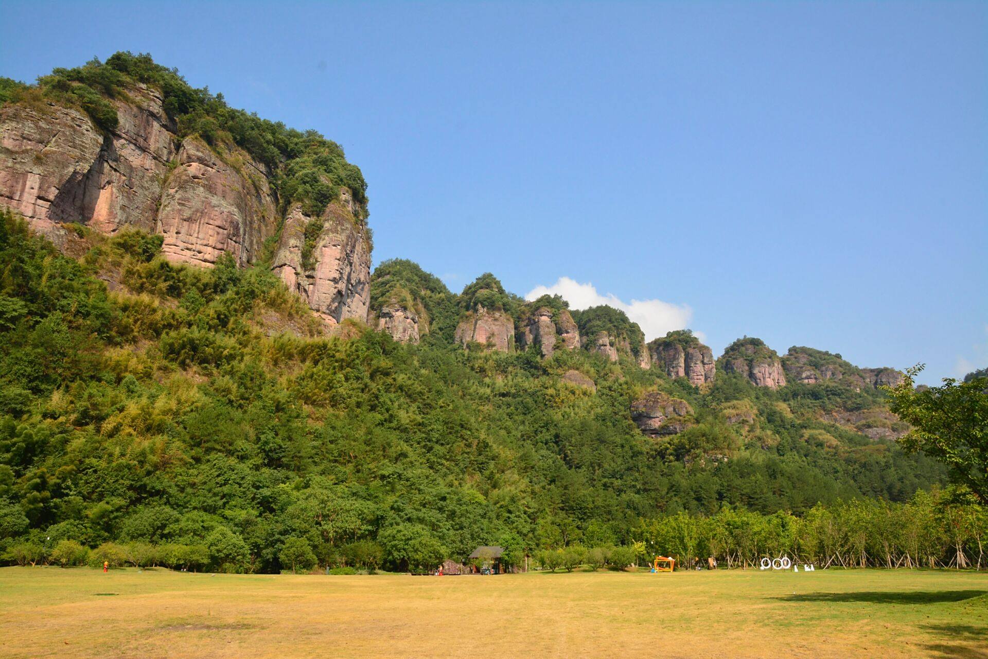 绍兴(穿岩十九峰)游记 景区简介:十九峰景区是天姥山国家级风景名胜区