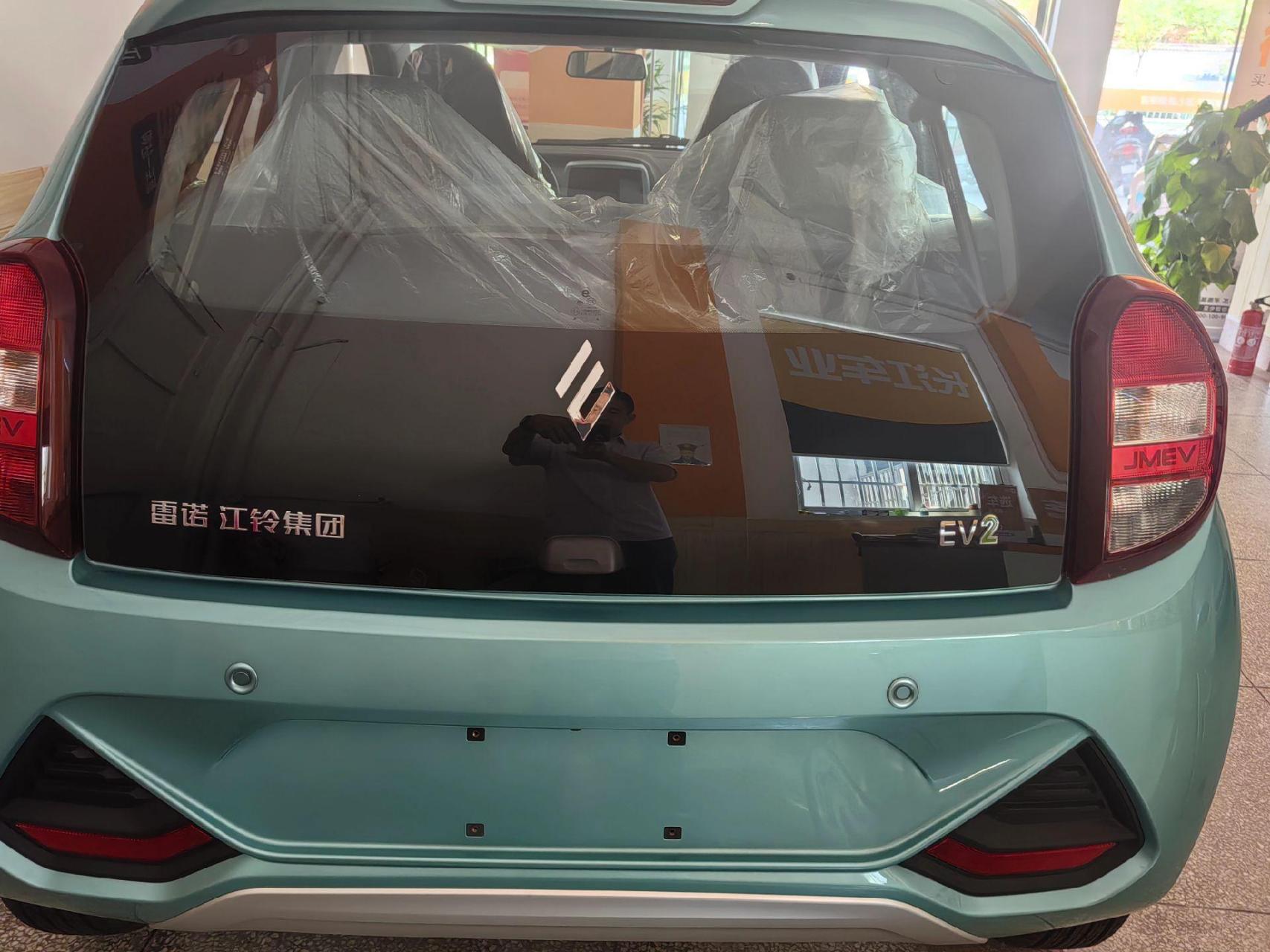 雷诺江铃汽车ev2指导价61800,直降1万.所见即所得.企补3000.