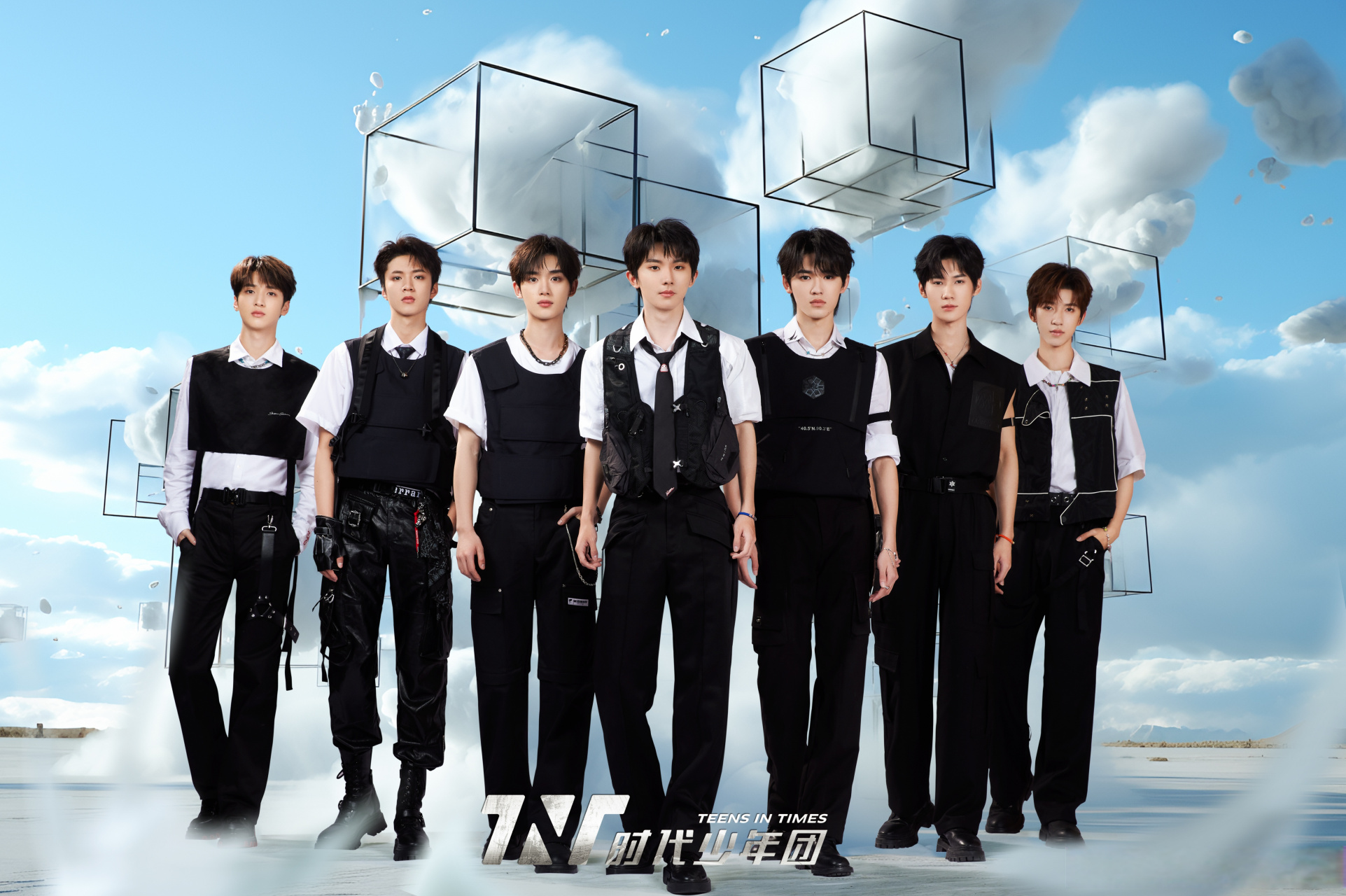 【#时代少年团被私生饭拦车#】#宋亚轩用闪光灯反击私生# 7月17日,一