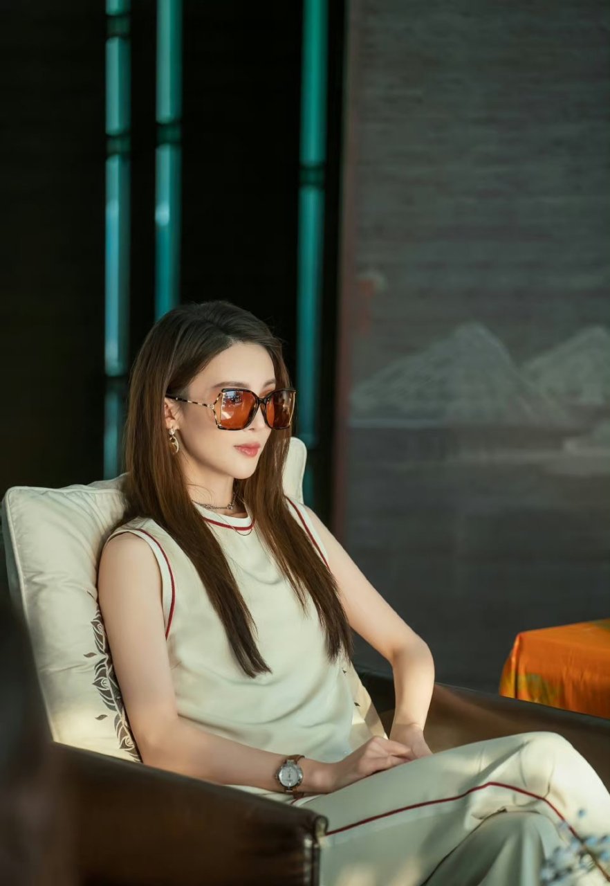 三星电视品牌大使金晨#  我们金晨形象这么好,气质这么上佳,怪不得