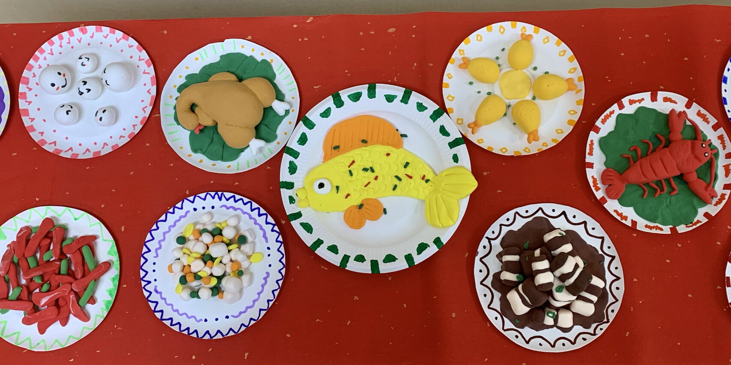 幼儿园环创——超轻粘土年夜饭 用粘土捏出一顿美味的年夜饭吧~ 由于