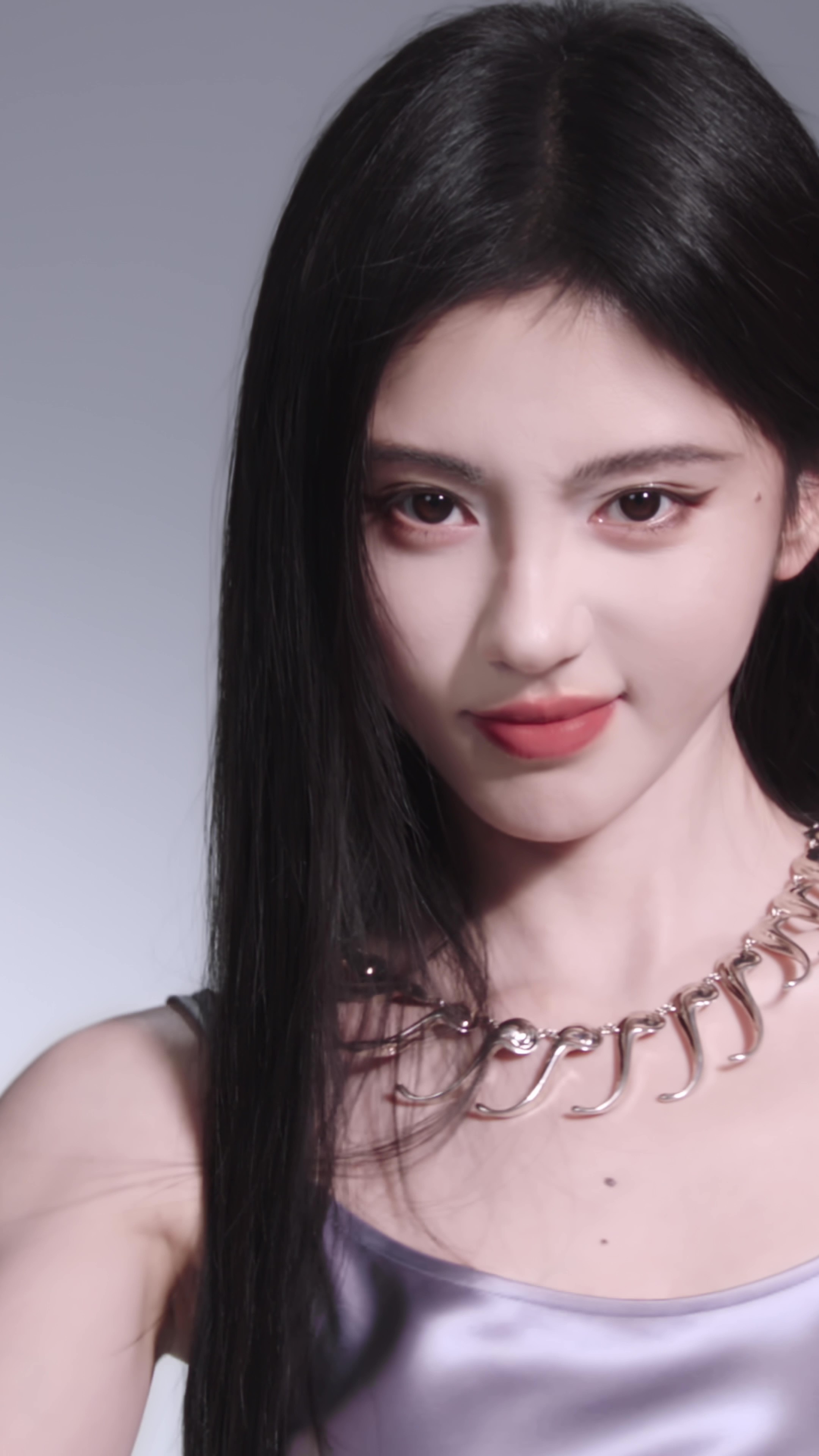 黑发红唇是清冷姐感,橘发配蜜橘妆#鞠婧祎橘发造型#简直是教科书级别