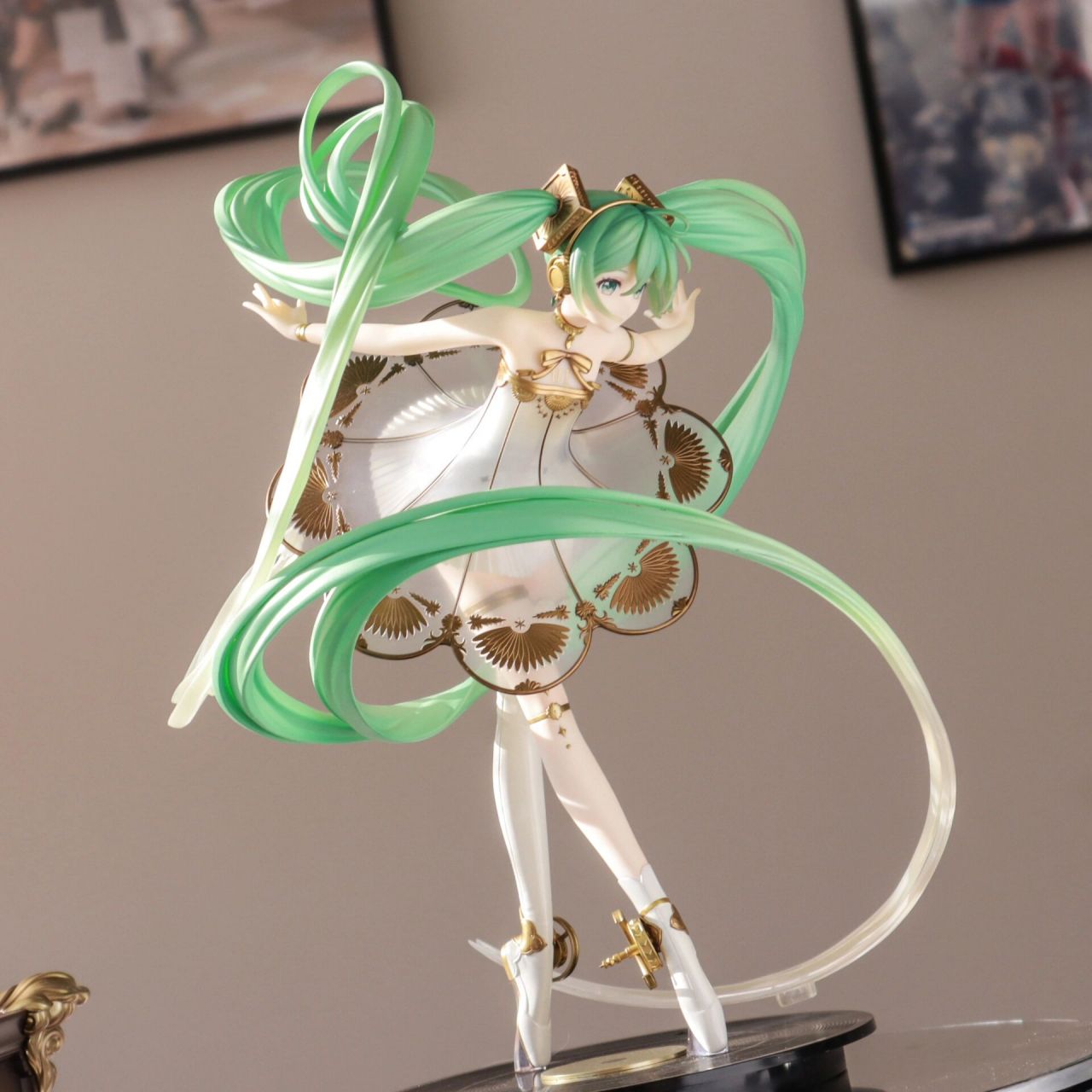 实拍返图 八音盒2020交响乐5周年初音未来手 昨天收到后起早在窗前拍