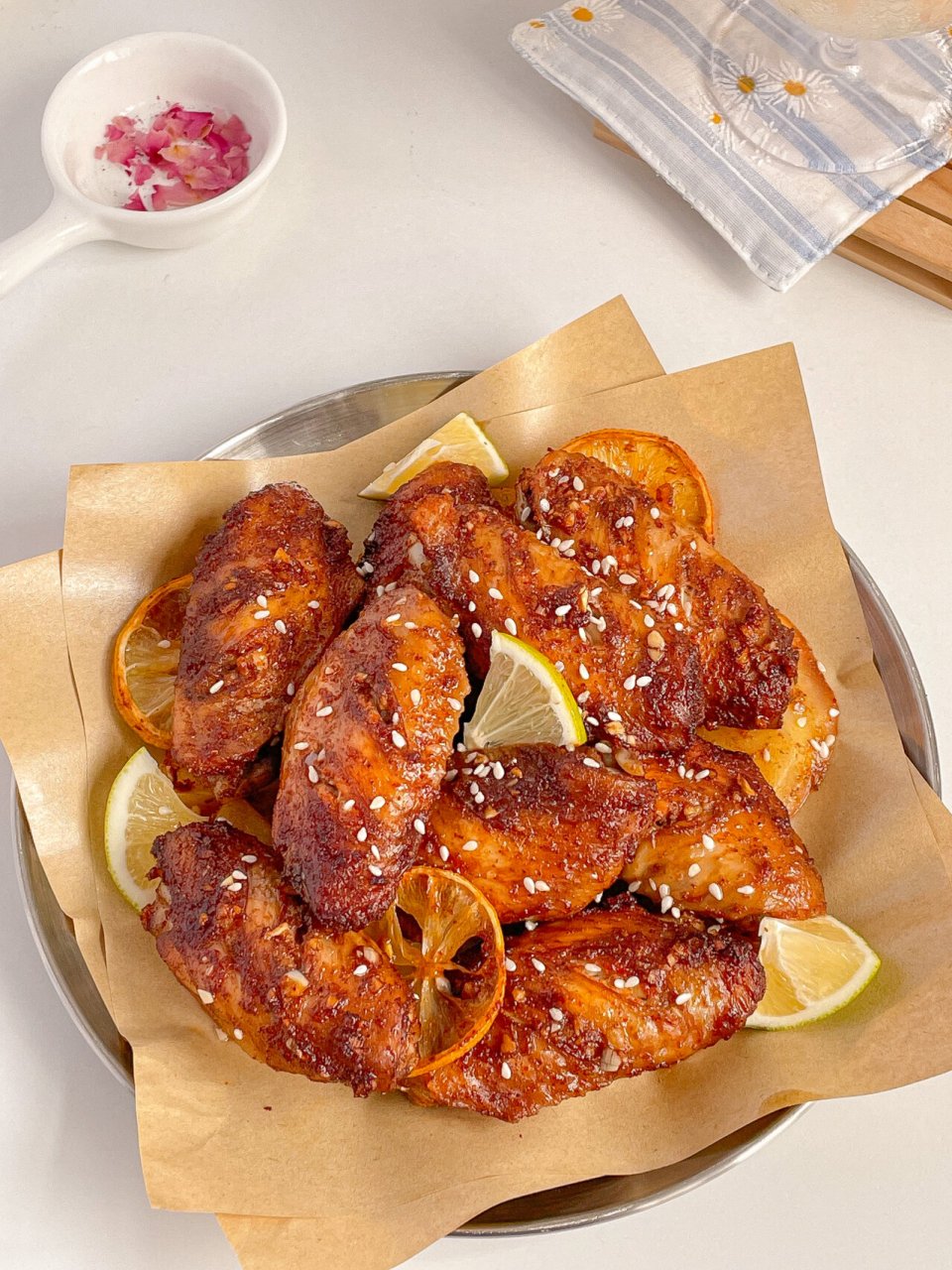 好吃到舔手指的柠香蜜汁烤翅|配果冻气泡酒 巨巨巨好吃的烤翅做法,外