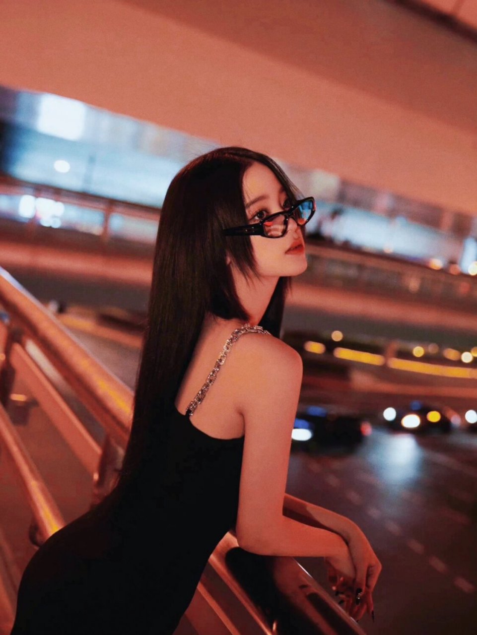 欧阳娜娜|cool girl夜景街拍/对镜自拍头像 99 	 会有始料不及的