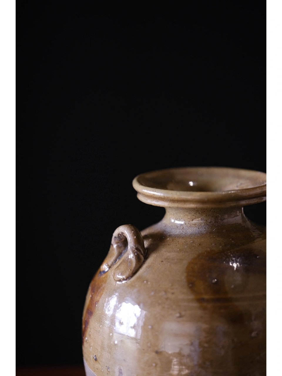 古器物鉴赏08|唐代宣州窑青釉双系盘囗壶 名称:唐代宣州窑青釉点褐彩