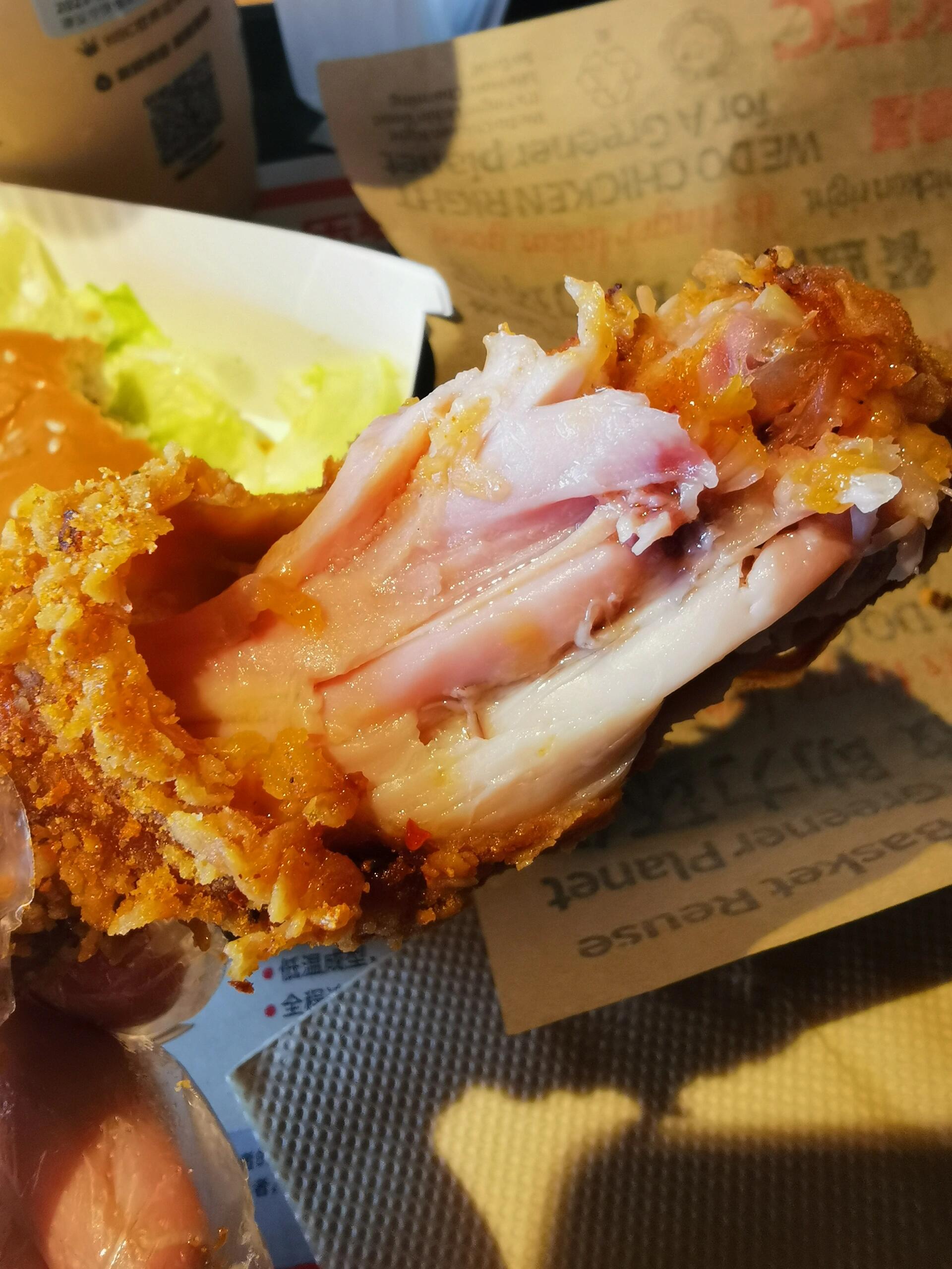 肯德基的肉是粉色的!
