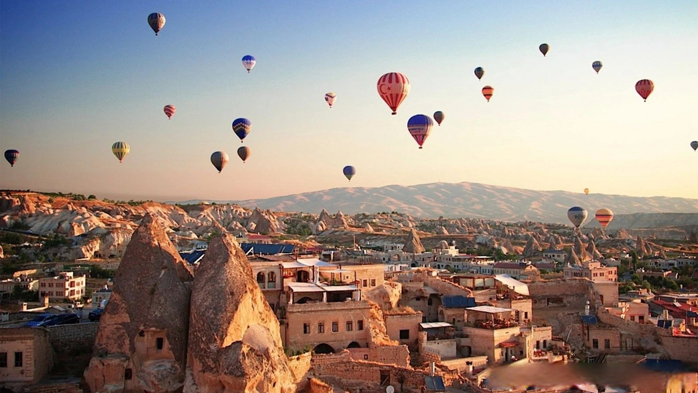 【卡帕多西亚的热气球助力土耳其旅游业腾飞】 热气球运动在卡帕多