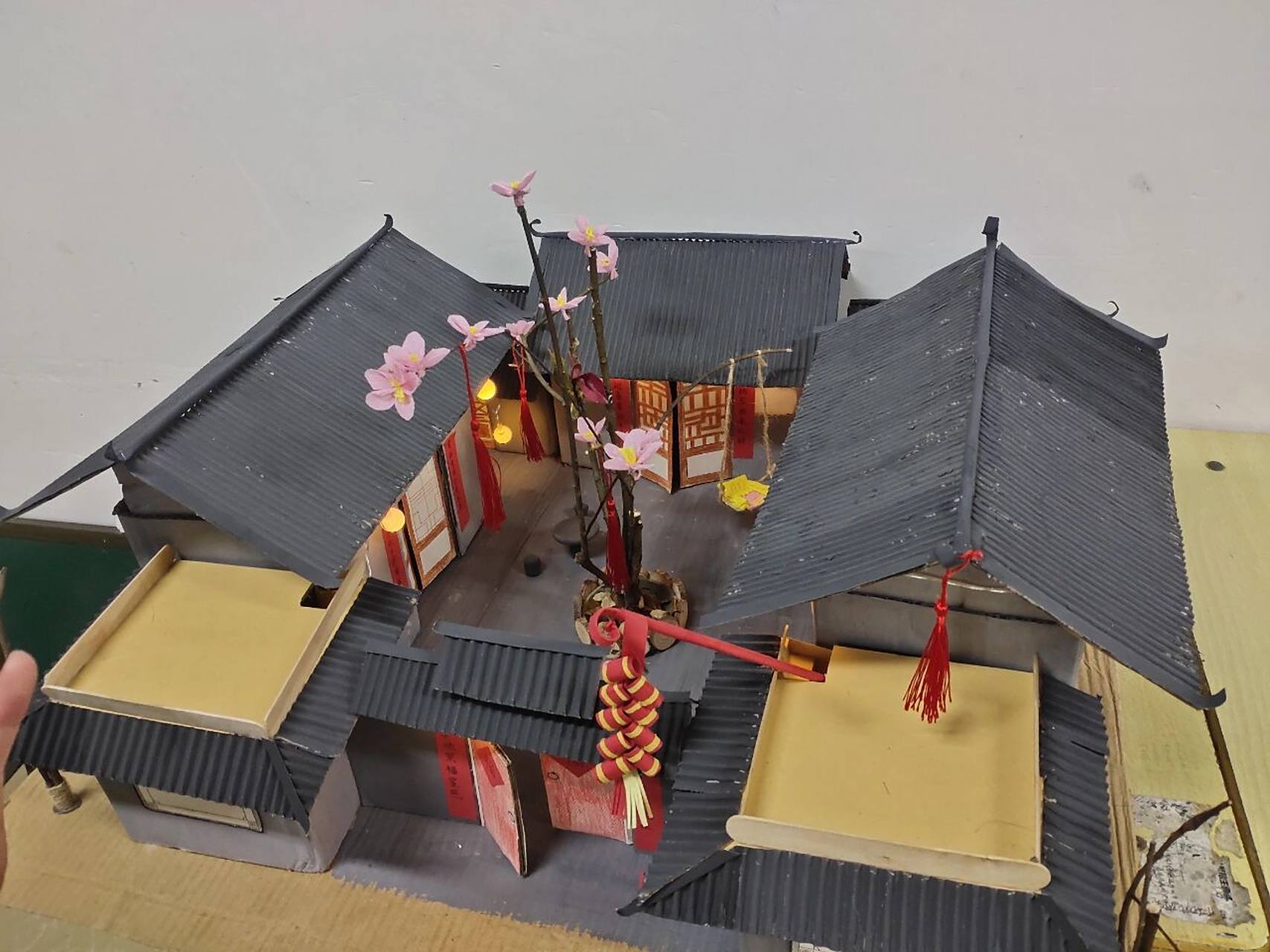 学校手工比赛一等奖作品 这个作品不仅具有艺术性,还具有教育性,很好