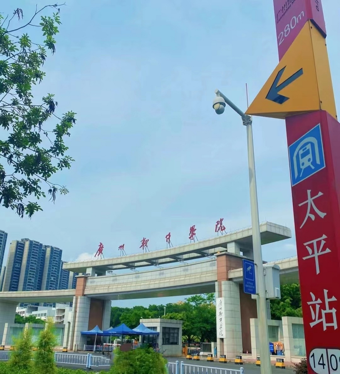 2006年开始实施本科层次的学历教育,前身为广州大学华软软件学院