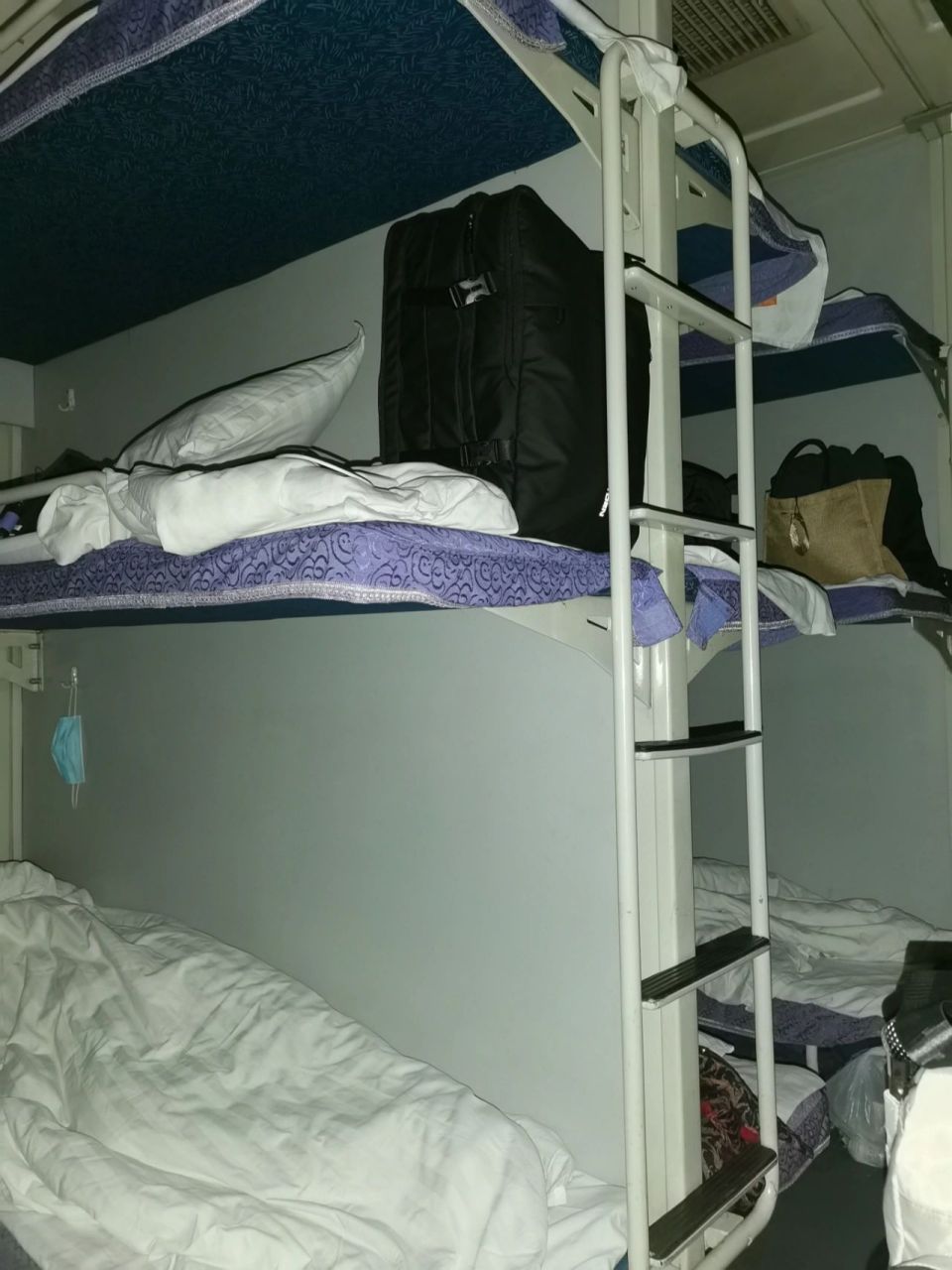 两天三夜的火车上铺体验 太惨了,两天三夜一直都是上铺,接下来就说说