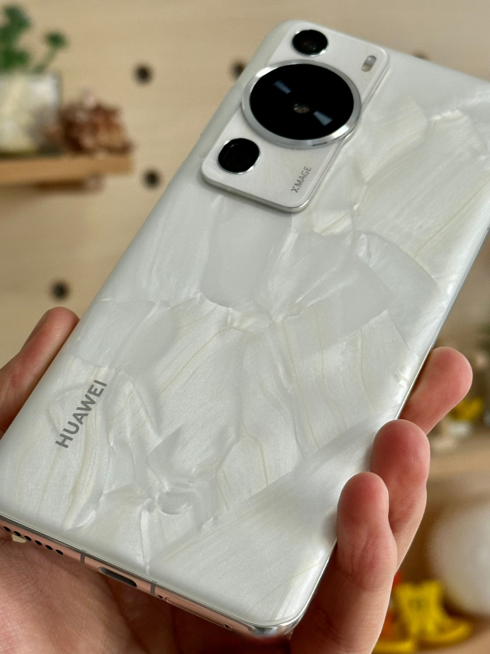 你用过哪些白色手机,之前用过锤子的坚果pro2和坚果r1的白色,现在最