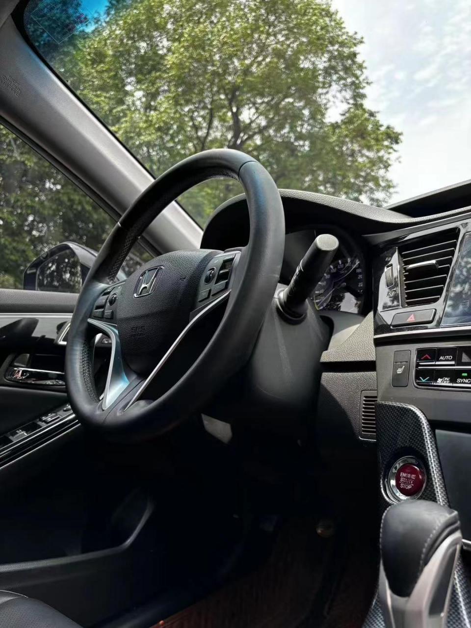 4l豪华版 8速双离合 马力208ps 动力澎湃  换挡拨片 记忆座椅 操控性