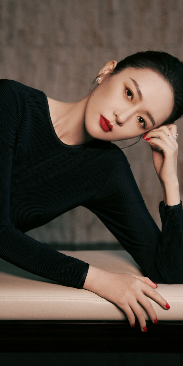 童瑶红唇黑衣写真大片壁纸